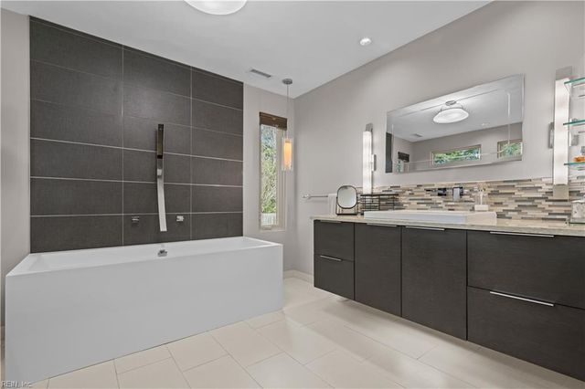 1026 Staceywood CT, Virginia Beach, VA 23452