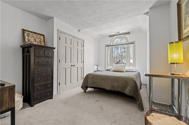 1026 Staceywood CT, Virginia Beach, VA 23452