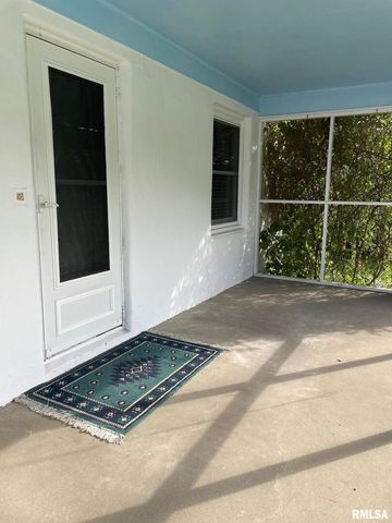 901 W ELM Street, Carmi, IL 62821