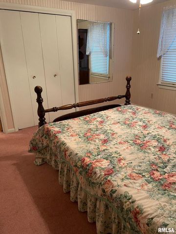 901 W ELM Street, Carmi, IL 62821