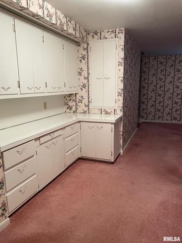 901 W ELM Street, Carmi, IL 62821