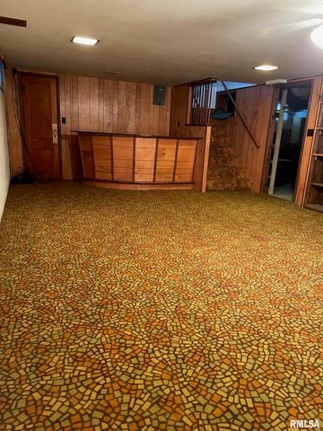 901 W ELM Street, Carmi, IL 62821