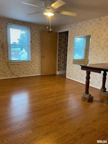 901 W ELM Street, Carmi, IL 62821