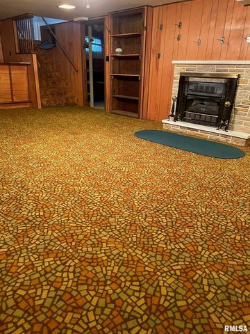 901 W ELM Street, Carmi, IL 62821