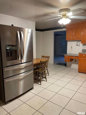 901 W ELM Street, Carmi, IL 62821