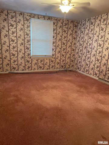 901 W ELM Street, Carmi, IL 62821