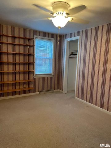 901 W ELM Street, Carmi, IL 62821