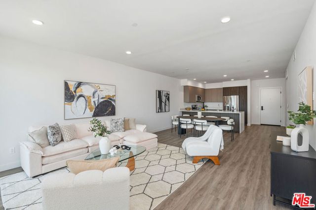 6144 Whitsett Avenue 204, North Hollywood, CA 91606