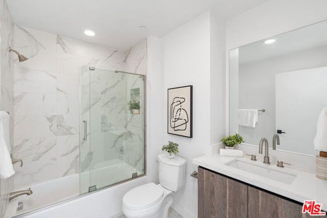 6144 Whitsett Avenue 204, North Hollywood, CA 91606