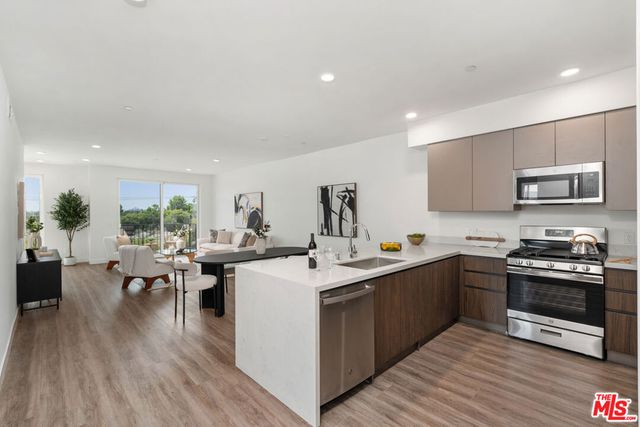 6144 Whitsett Avenue 204, North Hollywood, CA 91606