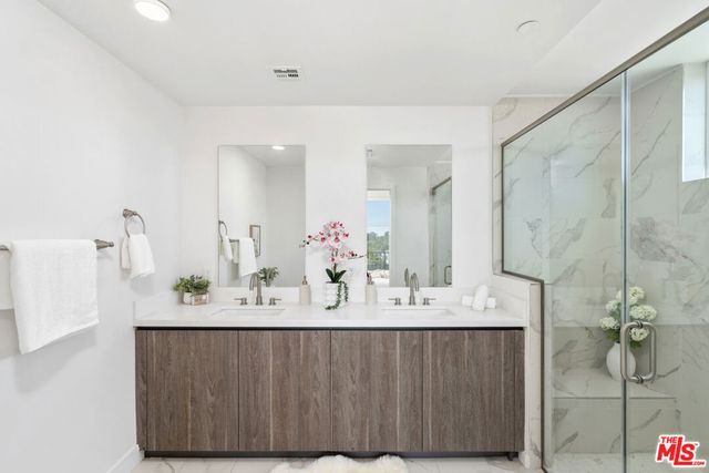 6144 Whitsett Avenue 204, North Hollywood, CA 91606