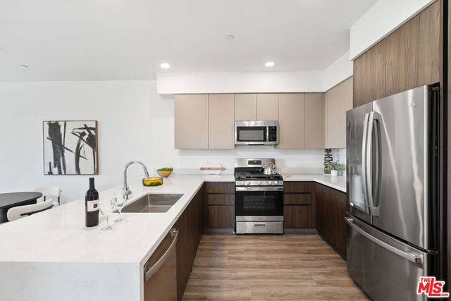 6144 Whitsett Avenue 204, North Hollywood, CA 91606