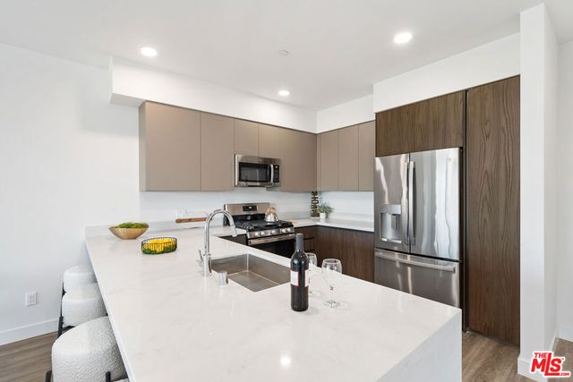 6144 Whitsett Avenue 204, North Hollywood, CA 91606