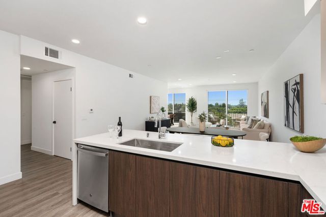 6144 Whitsett Avenue 204, North Hollywood, CA 91606