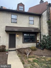 185 STIRLING CT, West Chester, PA 19380
