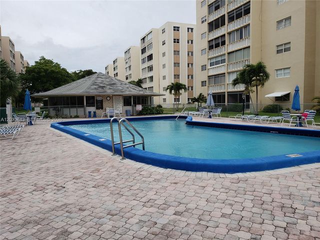 300 NE 12th Ave 205, Hallandale Beach, FL 33009