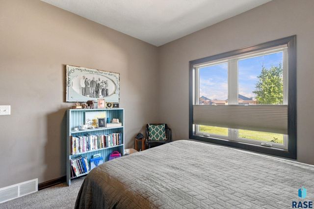 4217 S Alpine Ave Avenue, Sioux Falls, SD 57110