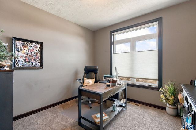 4217 S Alpine Ave Avenue, Sioux Falls, SD 57110