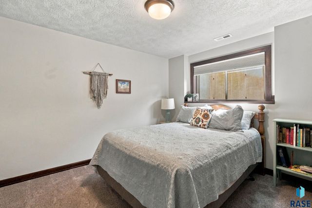 4217 S Alpine Ave Avenue, Sioux Falls, SD 57110