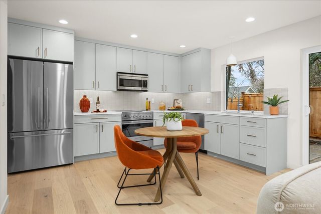 4224 Meridian Avenue N, Seattle, WA 98103