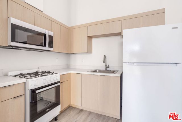 7410 Avalon Boulevard, Los Angeles, CA 90003