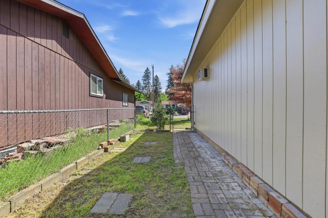 3811 E Hartson Ave, Spokane, WA 99202