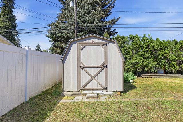 3811 E Hartson Ave, Spokane, WA 99202