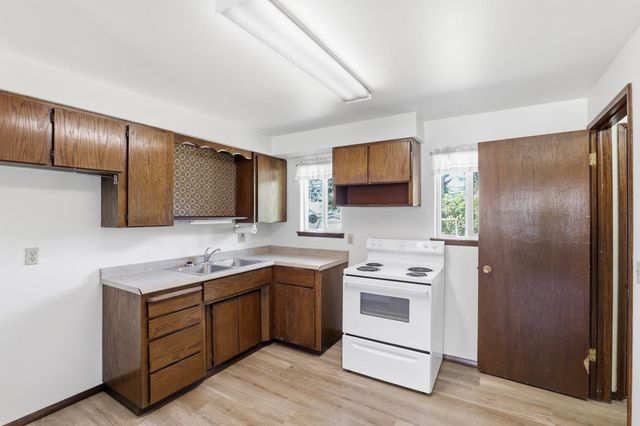 3811 E Hartson Ave, Spokane, WA 99202
