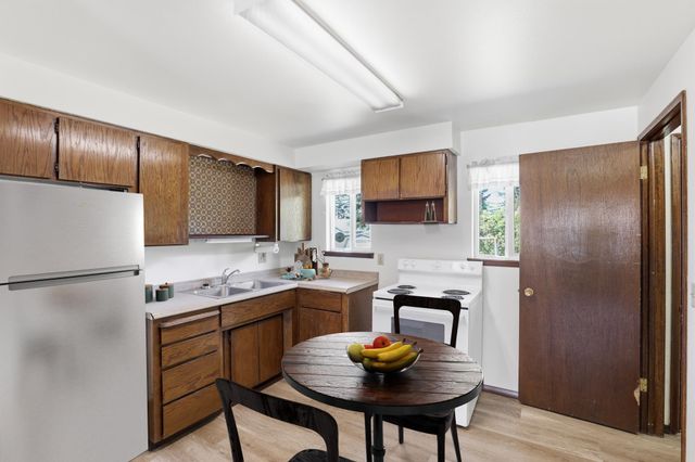 3811 E Hartson Ave, Spokane, WA 99202