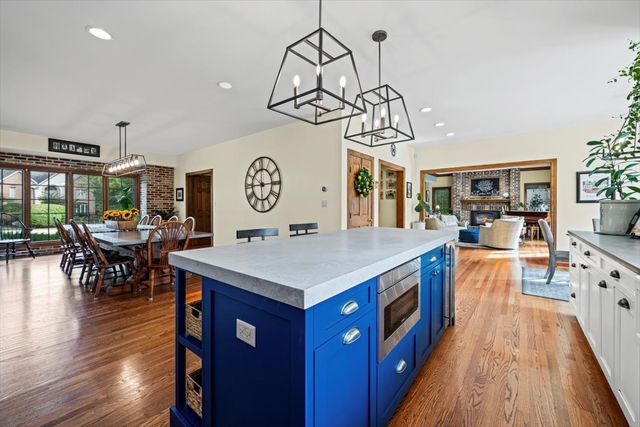 15 Mulberry Drive, Hawthorn Woods, IL 60047