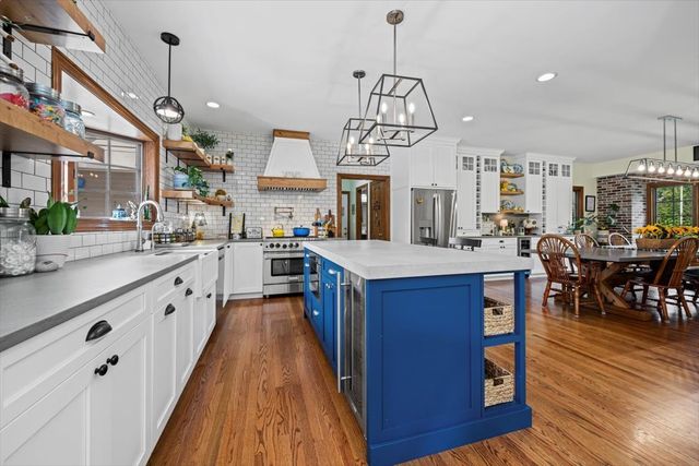 15 Mulberry Drive, Hawthorn Woods, IL 60047