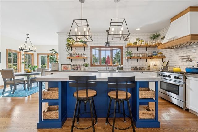 15 Mulberry Drive, Hawthorn Woods, IL 60047