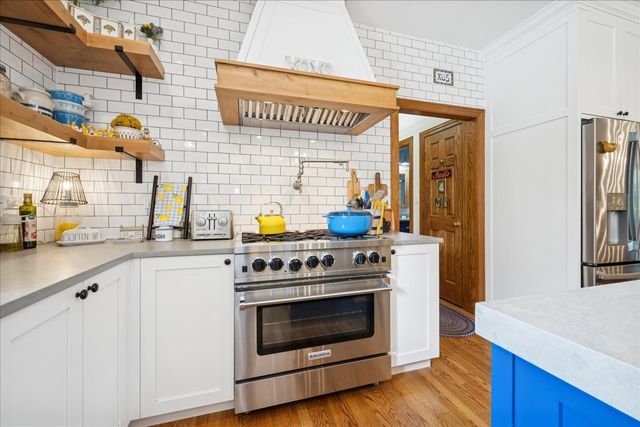 15 Mulberry Drive, Hawthorn Woods, IL 60047