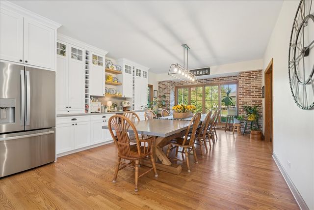 15 Mulberry Drive, Hawthorn Woods, IL 60047