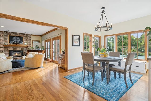 15 Mulberry Drive, Hawthorn Woods, IL 60047