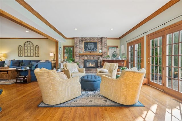 15 Mulberry Drive, Hawthorn Woods, IL 60047