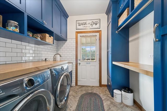 15 Mulberry Drive, Hawthorn Woods, IL 60047