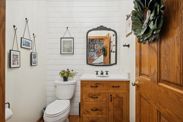 15 Mulberry Drive, Hawthorn Woods, IL 60047