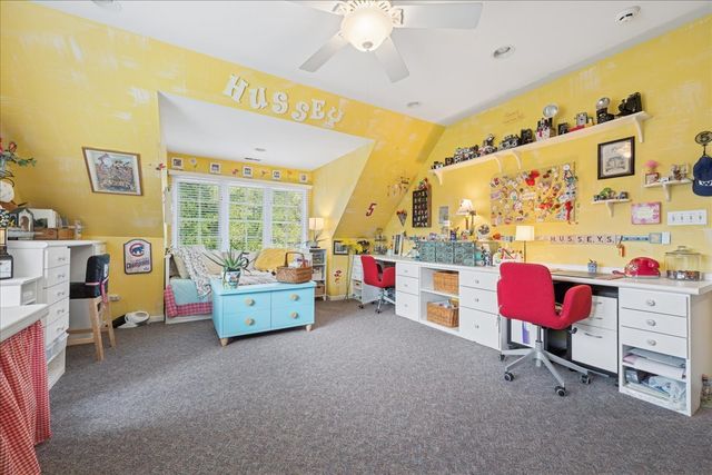 15 Mulberry Drive, Hawthorn Woods, IL 60047