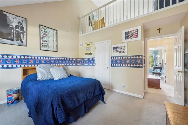 15 Mulberry Drive, Hawthorn Woods, IL 60047