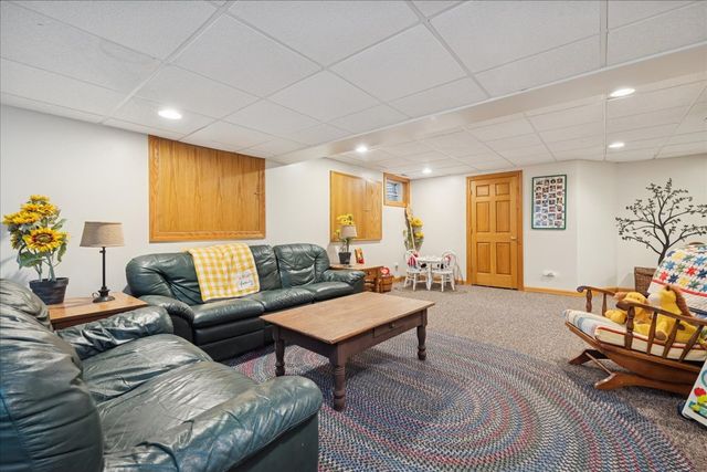 15 Mulberry Drive, Hawthorn Woods, IL 60047