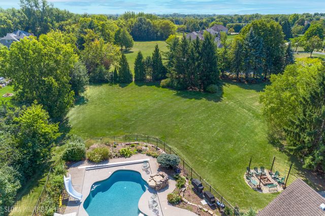 15 Mulberry Drive, Hawthorn Woods, IL 60047