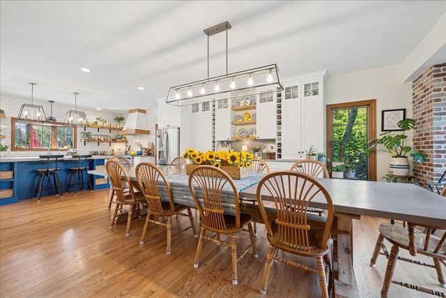 15 Mulberry Drive, Hawthorn Woods, IL 60047