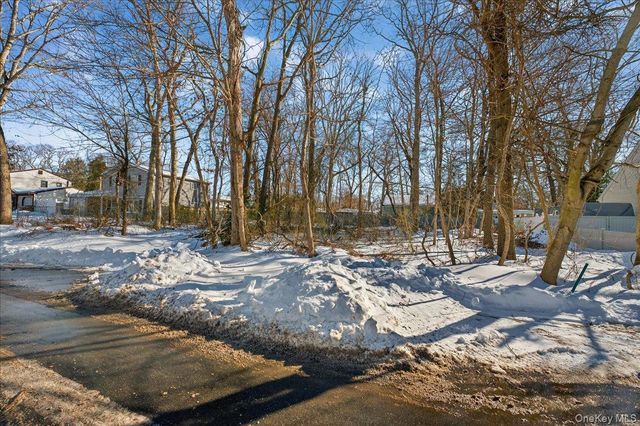 175 Main Avenue, Mastic, NY 11950