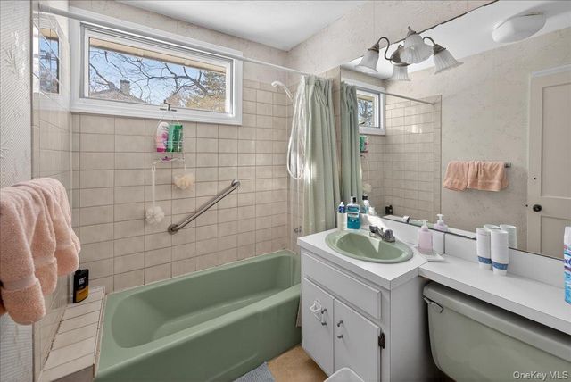 175 Main Avenue, Mastic, NY 11950