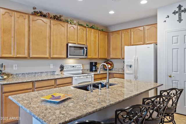 42551 W CANDYLAND Place, Maricopa, AZ 85138