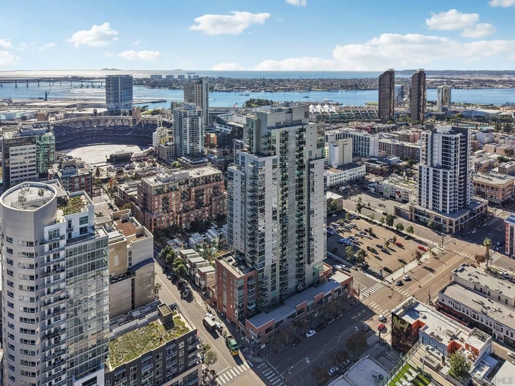 Image 10 of property listing at 800 The Mark Lane 607, San Diego, CA 92101