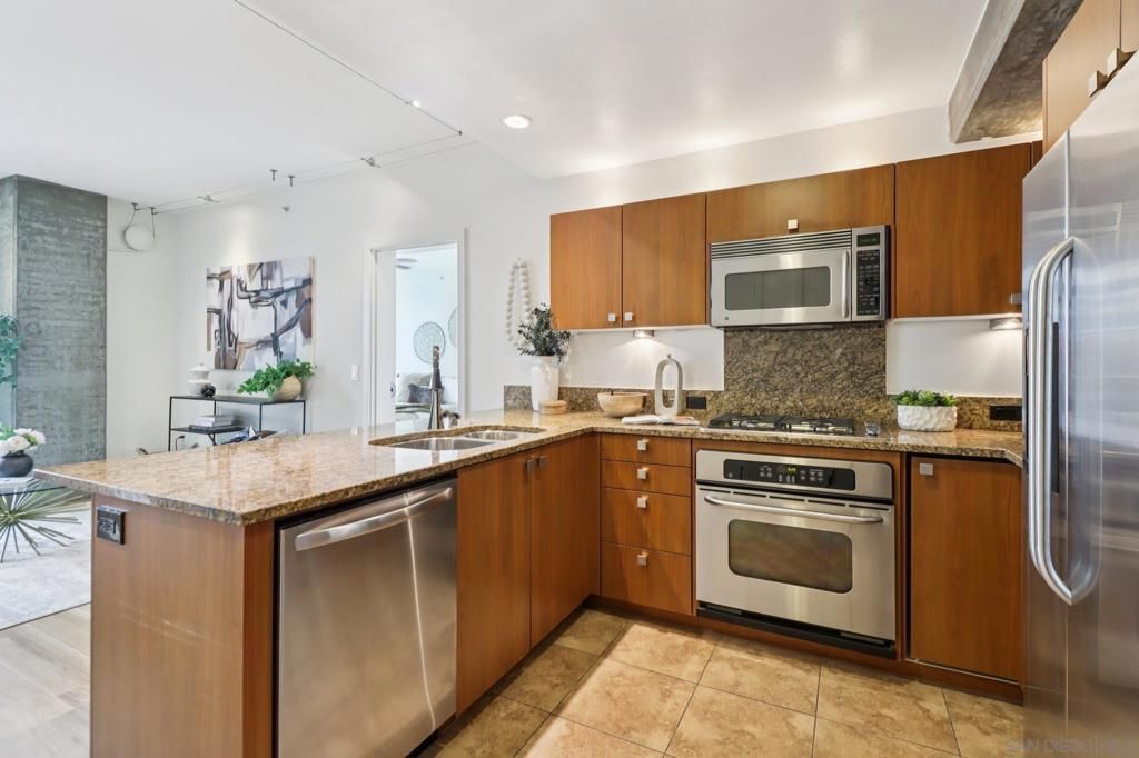 Image 18 of property listing at 800 The Mark Lane 607, San Diego, CA 92101