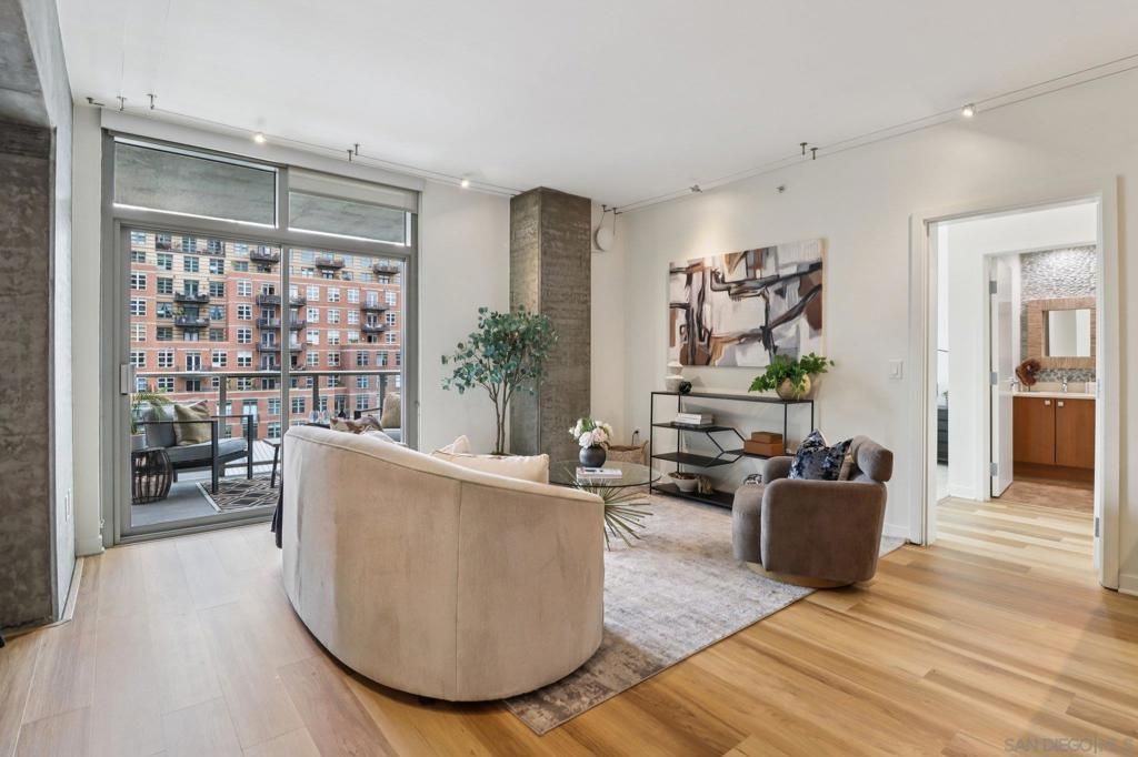 Image 4 of property listing at 800 The Mark Lane 607, San Diego, CA 92101