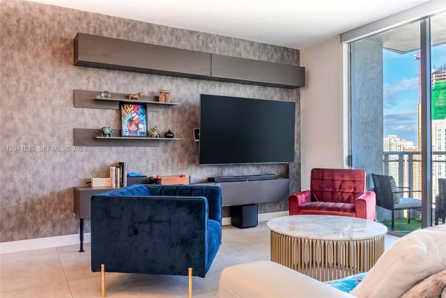 90 SW 3rd Street 3703, Miami, FL 33130